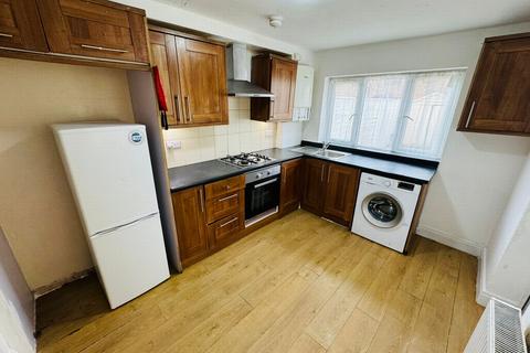 4 bedroom house to rent - Meath Road, London, E15
