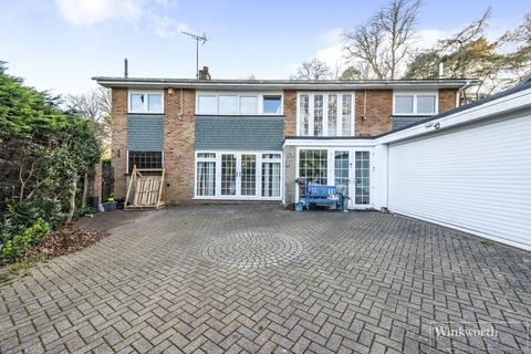 4 bedroom detached house for sale - Calvin Close, Camberley, Surrey, GU15