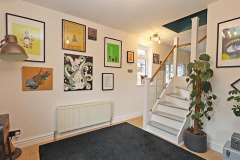 15 Bynes Road, South Croydon, CR2 0PY