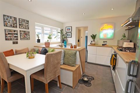 15 Bynes Road, South Croydon, CR2 0PY
