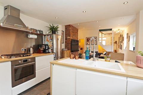 15 Bynes Road, South Croydon, CR2 0PY