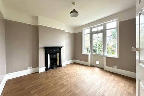 3 bedroom detached house for sale - Elm Grove, Hampden Park, Eastbourne, East Sussex, BN22