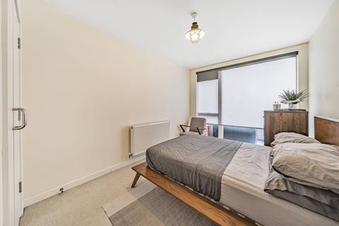 1 bedroom flat to rent, St. James' Crescent, Brixton, London, SW9