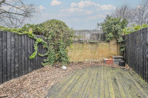 3 bedroom terraced house to rent, Milligan Street, Canary Wharf, London, E14
