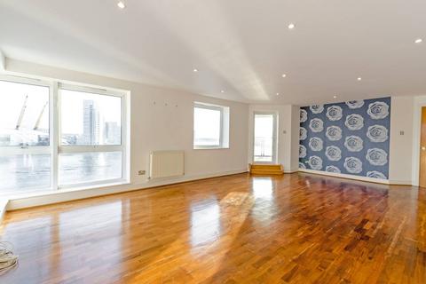 2 bedroom flat to rent - Wotton Court, Canary Wharf, London, E14