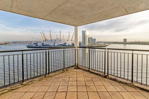 2 bedroom flat to rent, Wotton Court, Canary Wharf, London, E14