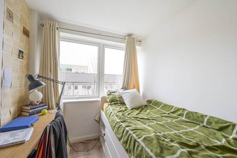 2 bedroom flat to rent, Fairlead House, Canary Wharf, London, E14