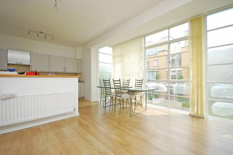 2 bedroom flat to rent - The Water Gardens, Canary Wharf, London, E14