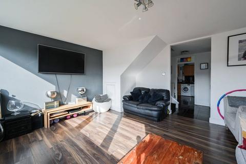 3 bedroom flat for sale, Campsbourne Road, Crouch End, London, N8