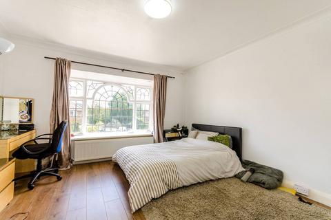 3 bedroom semi-detached house to rent, Robin Hood Lane, Kingston Vale, London, SW15