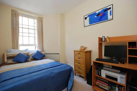 2 bedroom flat to rent, Abbey Road, St John's Wood, London, NW8