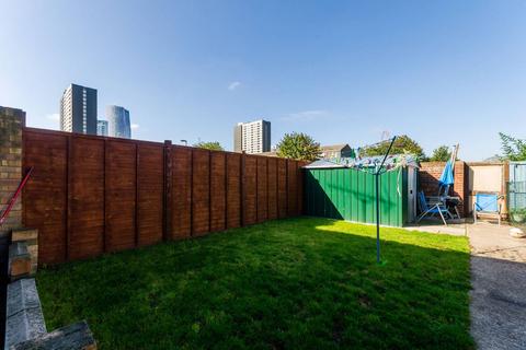 16 Rosher Close, London, E15 1AU