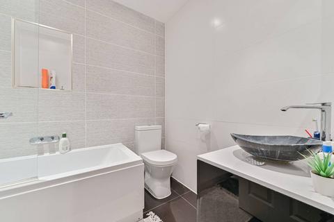 2 bedroom flat for sale, Lewin Road, Streatham Common, London, SW16
