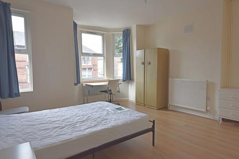 5 bedroom terraced house to rent, Alfreton Road Nottingham NG7