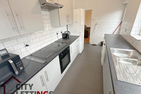 5 bedroom terraced house to rent, Alfreton Road Nottingham NG7