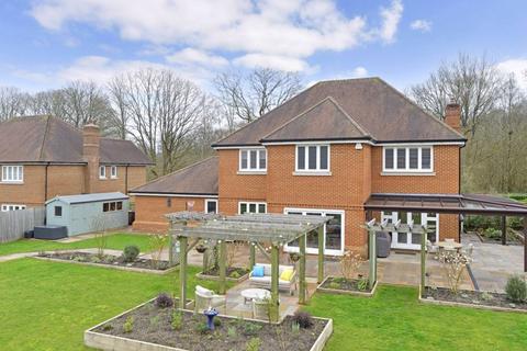 9 Bracken Lane, Cranleigh, GU6 7GE