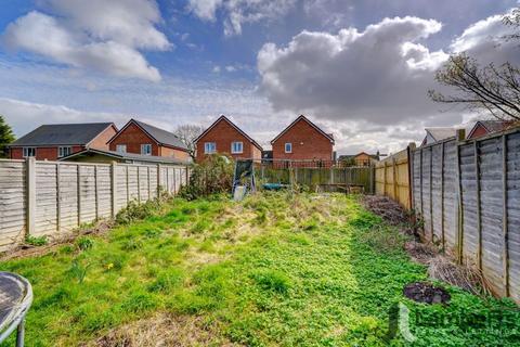 4 bedroom terraced house for sale, Watts Road, Studley