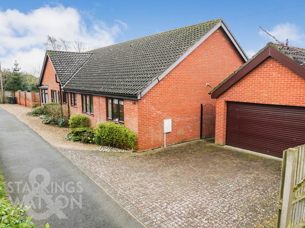 Rectory Lane, Poringland, Norwich 5 bed chalet for sale £595,000