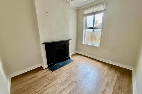 4 bedroom terraced house to rent, Park Ridings, Hornsey N8