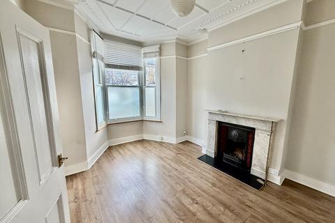 4 bedroom terraced house to rent, Park Ridings, Hornsey N8