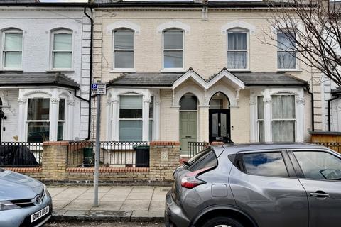 4 bedroom terraced house to rent, Park Ridings, Hornsey N8