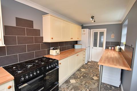 3 bedroom semi-detached house for sale, Fieldstead Crescent, Scarborough YO12