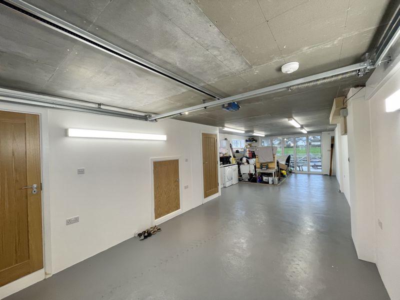 Garage / Workshop /