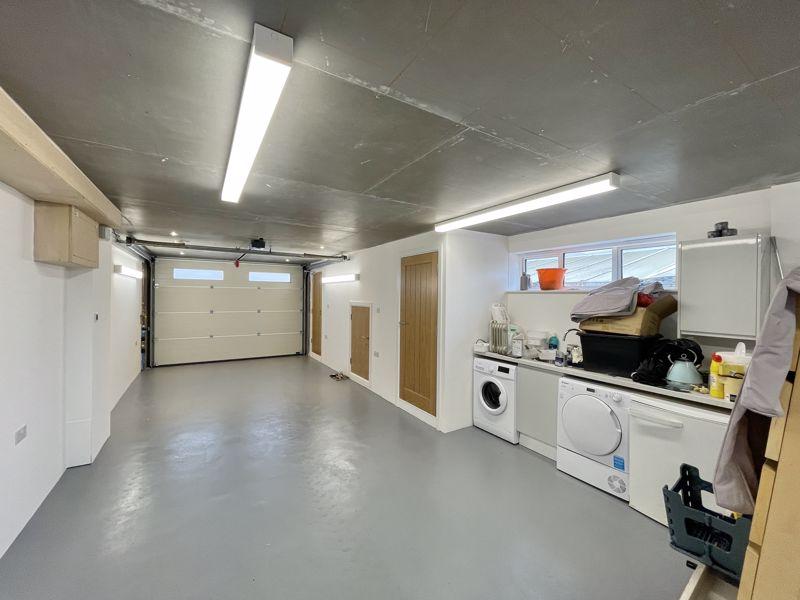 Garage / Workshop /