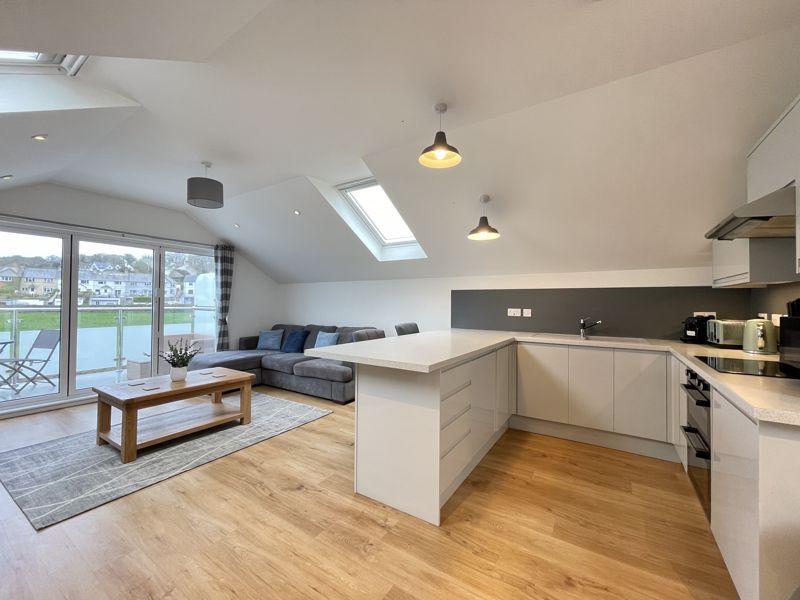 Kitchen / Living /