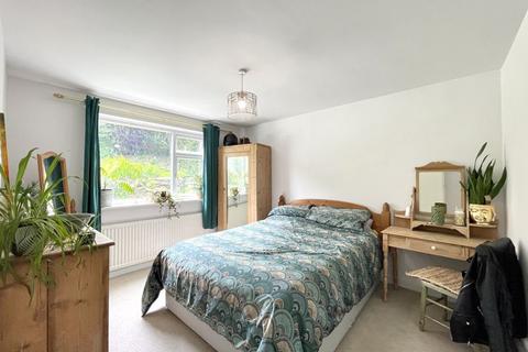 11 Bishops Close, Truro, TR1 3RR