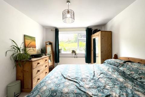 11 Bishops Close, Truro, TR1 3RR