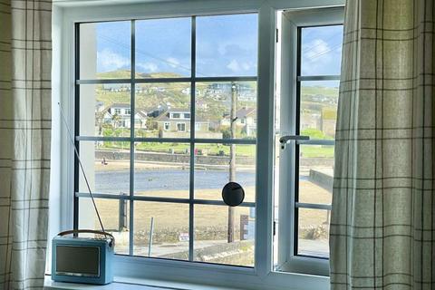 2 bedroom end of terrace house for sale - Cliff Road, Perranporth