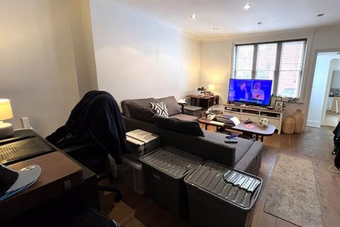 1 bedroom flat for sale - East Street, Farnham