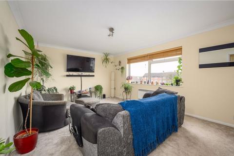 2 bedroom flat for sale, Egmont Road, Walton-On-Thames