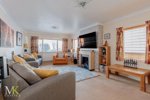 4 bedroom chalet for sale, High Trees Avenue, Bournemouth BH8