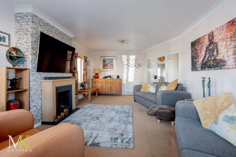 4 bedroom chalet for sale, High Trees Avenue, Bournemouth BH8