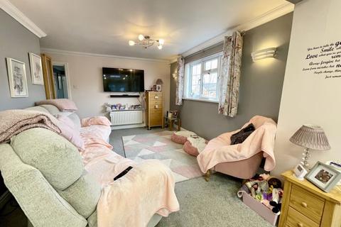2 bedroom detached bungalow for sale, Chalton Heights, Luton