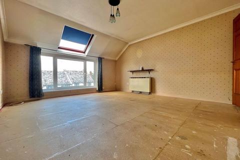 2 bedroom flat for sale, Clifton Street, North Hill, Plymouth. A two bedroomed second floor purpose built flat in great central location