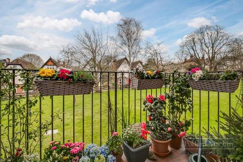 Flat 3, 8 Parrs Close, South Croydon, CR2 0QX