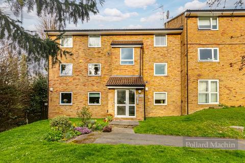 Flat 3, 8 Parrs Close, South Croydon, CR2 0QX