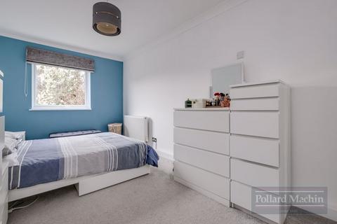 Flat 3, 8 Parrs Close, South Croydon, CR2 0QX