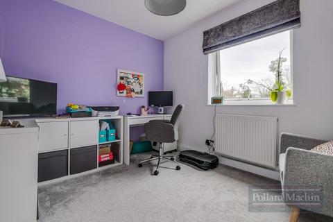 Flat 3, 8 Parrs Close, South Croydon, CR2 0QX