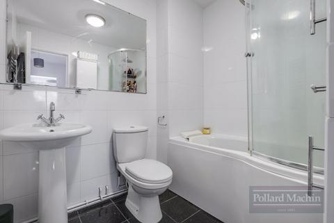 Flat 3, 8 Parrs Close, South Croydon, CR2 0QX