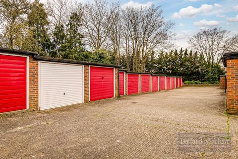 Flat 3, 8 Parrs Close, South Croydon, CR2 0QX