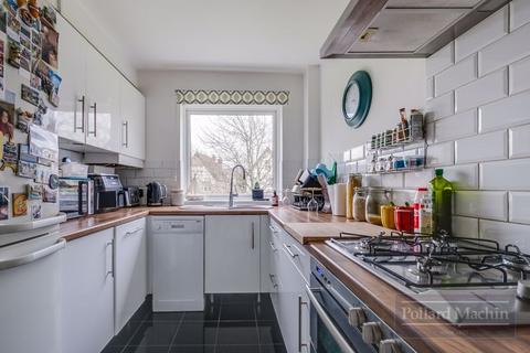 Flat 3, 8 Parrs Close, South Croydon, CR2 0QX