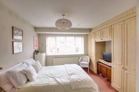66 Azalea Drive, Trowbridge, BA14 9GG