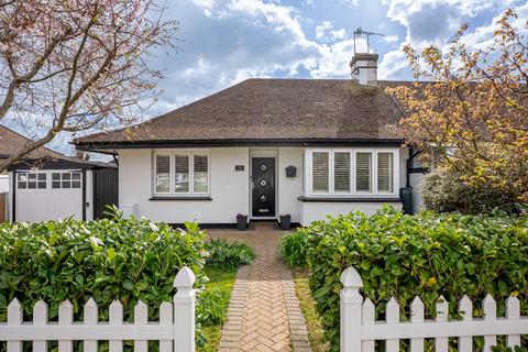 2 bedroom semi-detached bungalow for sale, Meynell Avenue, Canvey Island, SS8