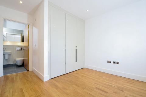 2 bedroom apartment to rent, Oak End Way, Gerrards Cross, Buckinghamshire, SL9