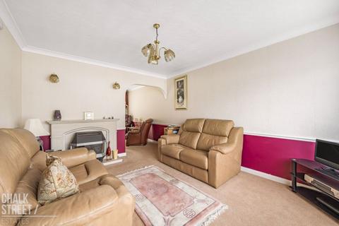 3 bedroom semi-detached house for sale, Grey Towers Gardens, Hornchurch, RM11