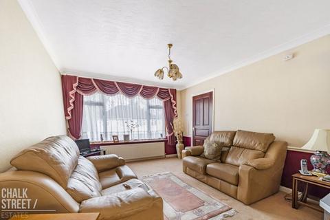 3 bedroom semi-detached house for sale, Grey Towers Gardens, Hornchurch, RM11